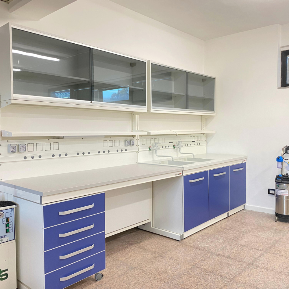 Viseći ormari ASEM – laboratorijski nameštaj